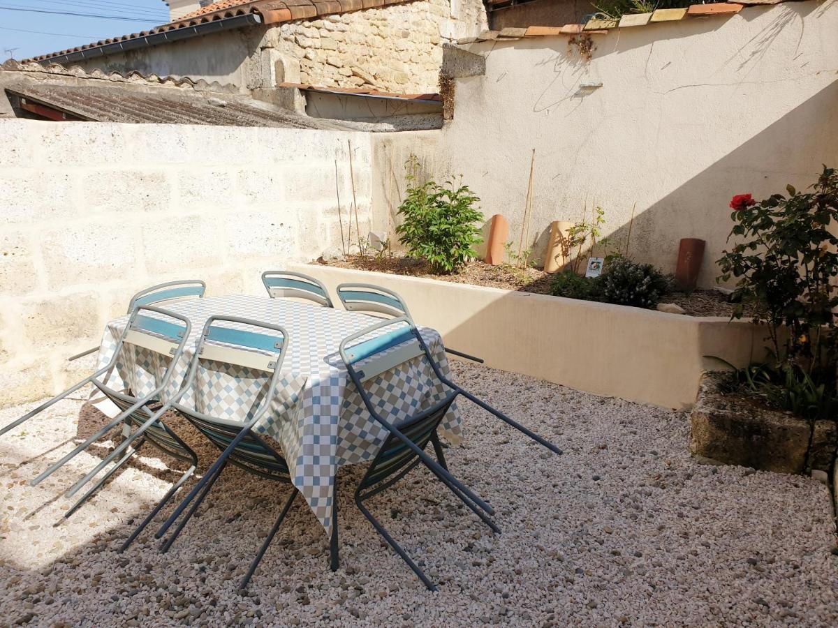 Maison De Ville Confortable Avec Cour Interieure Angouleme Bagian luar foto